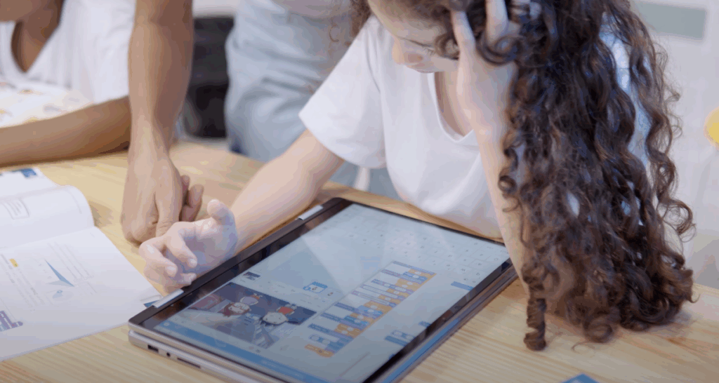 Tecnologia Educacional com Propósito: Como a Microkids está transformando escolas em todo o Brasil